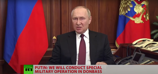 Vladimir Putin, în timpul discursului în care a anunțat invadarea Ucrainei. Sursă foto: Captură video YouTube @RussiaToday