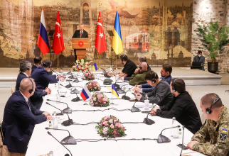 Delegațiile Ucrainei și Rusiei au început o nouă rundă de negocieri pentru a pune capăt războiului.