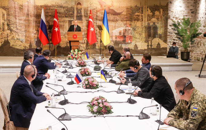 Delegațiile Ucrainei și Rusiei au început o nouă rundă de negocieri pentru a pune capăt războiului.