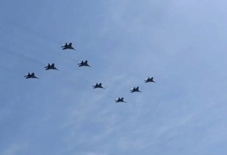 Pentru că spectacolul propagandistic de anul acesta să fie şi mai grotesc, avioanele vor zbura pe cerul Moscovei în formaţie sub forma literei ,,Z’’ - un simbol al războiului pe care Rusia îl poartă în aceste zile împotriva Ucrainei. Sursa Foto: RIA Novos