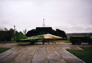 MiG-29 „moldovenesc”, tractat într-o bază militară din Republica Moldova. Sursă foto: Timpul.md