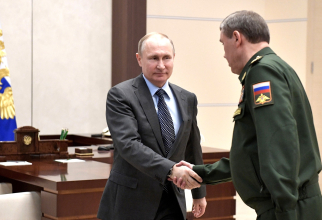 Președintele rus Vladimir Putin și Valeri Gherasimov, șeful Statului Major al Armatei Federației Ruse, sursă foto: Kremlin
