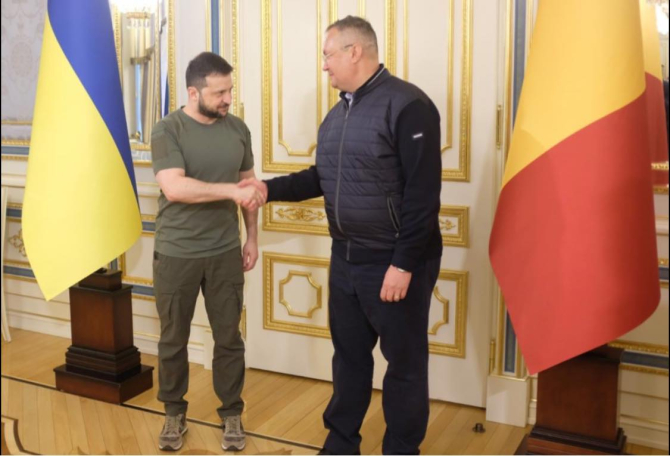 Premierul român Nicolae Ciucă, primit la Kiev de către președintele Ucrainei, Volodimir Zelenski. Sursă foto: Guvernul României