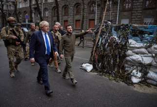 Fostul premier Boris Johnson și președintele Ucrainei Volodimir Zelenski, în timpul unei vizite a lui Johnson la Kiev, în timpul mandatului său. Sub Boris Johnson Marea Britanie a devenit unul din cei mai importanți aliați ai Ucrainei. Foto: Administrația