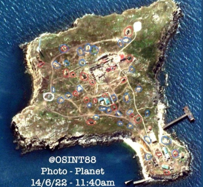 Imagine din satelit privind militarizarea Insulei Șerpilor. Foto: @OSINT88