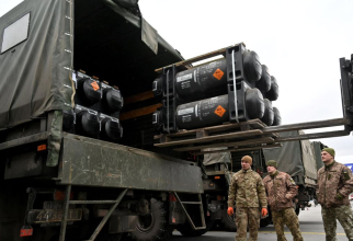 Transport american de sisteme portabile Javelin în Ucraina, foto: U.S. Army