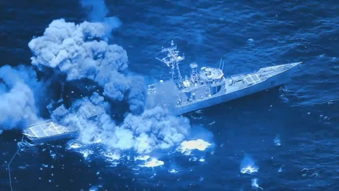 Fregata americană dezafectată USS Rodney M. Davis, lovită de rachete și scufundată. Foto: U.S. Navy