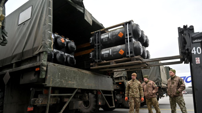 Transport american de sisteme portabile Javelin în Ucraina, foto: U.S. Army