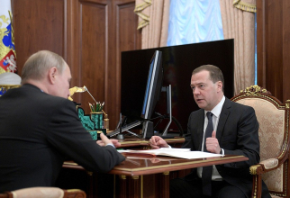 Întrevedere între președintele rus Vladimir Putin și Dmitri Medvedev, la vremea respectivă premierul Federației Ruse. Foto: Kremlin