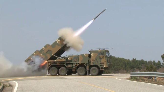 Sistem sud-coreean MLRS K239 Chunmoo. Foto: Captură video YouTube @Korea Defense Blog