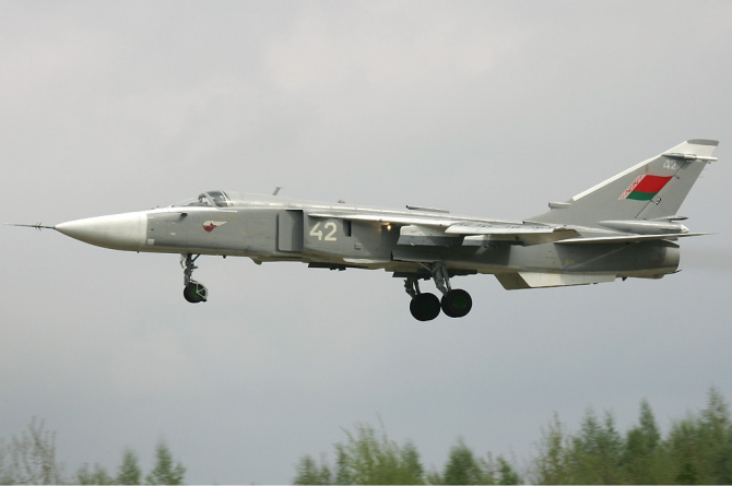 Un avion Su-24 al Belarusului. Foto: Airliners.net