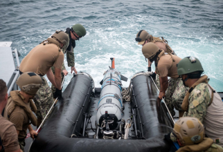 Unmanned underwater vehicles (UUV) - dronă submarin americană. Foto: U.S. Navy