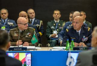 Foto: Comandantul suprem aliat în Europa (SACEUR), gen. Christopher Cavoli - stânga; Comandantul Suprem Aliat pentru Transformare (SACT) gen. Philippe Lavigne / facebook, NATO