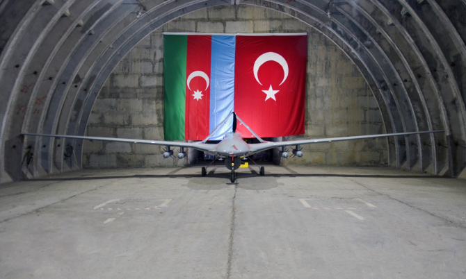 Dronă Bayraktar TB2, livrată de Turcia către aliatul său Azerbaidjan. Sursă foto: Baykar Makina