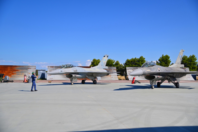 2. Primele F-... (f-16-viper-grecia-avioane_65330100.jpg)