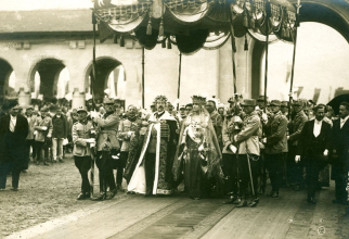 Încoronarea Regelui Ferdinand I al României și a Reginei Maria, pe data de 15 octombrie 1922, la Alba Iulia, ca suverani ai României Mari. Foto: ReginaMaria.org