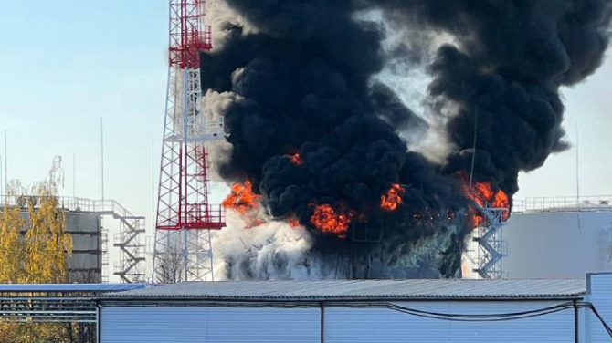 Depozit de petrol rusesc, în flăcări în Belgorod. Foto: Pravda.com.ua