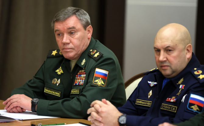 Foto: Gen. Valeri Gherasimov și gen. Serghei Surovikin / Ministerul Apărării din Federația Rusă