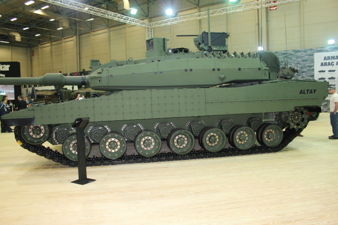 Prototipul tancului Altay, dezvoltat în cadrul unui program militar ambiţios la care industria turca de apărare lucrează de mai mulţi ani.. Sursa Foto: BMC Company.