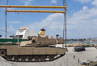 Transport al unui tanc Abrams M1A2 american. Foto: U.S. Army