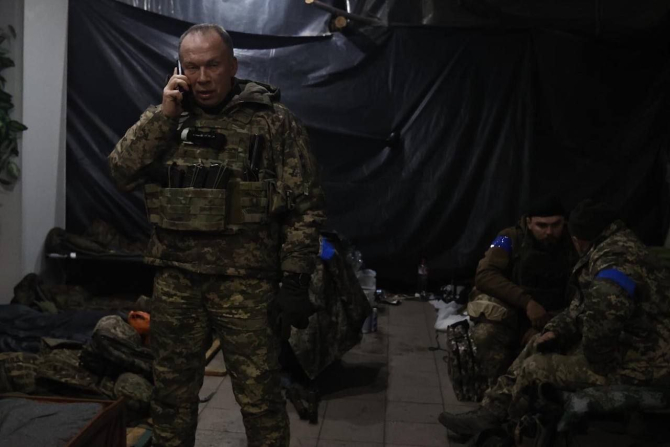 Generalul ucrainean Oleksandr Sirski, vizită la pozițiile militare din oraşul Soledar, 8 ianuarie 2022. Sursa Foto: Ministerul ucrainean al Apărării.