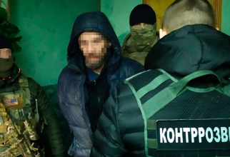 Bărbatul reținut este suspectat că lucrează pentru serviciile ruse de informatii. Ianuarie 2023, Ucraina. Sursa foto: SBU