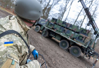 Mai mulţi militari ai armatei ucrainene învață să opereze sistemul de apărare antiaeriană Patriot oferit de Germania. Sursa foto: Bundeswehr.