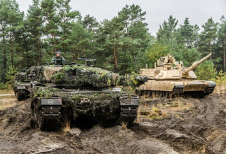 Tanc Leopard 2 de producție germană și tanc Abrams american