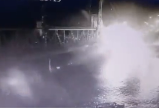Explozia podului ucrainean Zatoka lovit de o dronă maritimă de suprafață a Rusiei. Captură video @Twitter