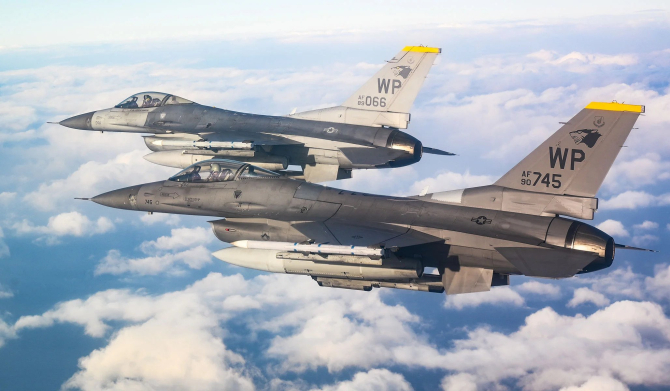 Avioane de luptă F-16 ale Forțelor Aeriene ale SUA.