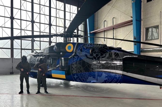 Forțele Armate Ucrainene au primit ceea ce pare a fi primul lor elicopter din seria S-70/H-60 Black Hawk. Se pare că acesta se află acum în serviciul Direcției de Informații a Apărării (GUR) din Ucraina.