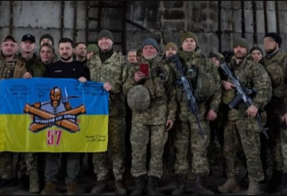 Zelenski cumilitarii ucraineni în direcția Bahmut, pe 22 martie 2023 (Foto: Biroul de presă al președintelui Ucrainei)