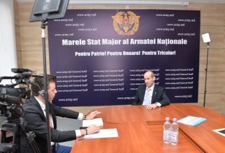 Tudor Curtifan, în dialog cu secretarul de stat Valeriu Mija. Foto: Ministerul Apărării al Republicii Moldova