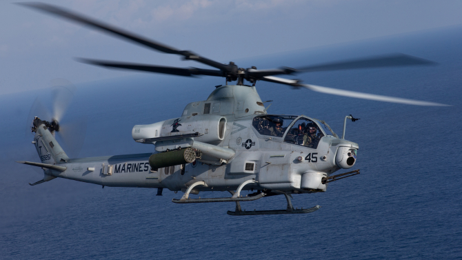 Bell AH-1Z Viper / Official U.S. Navy Page