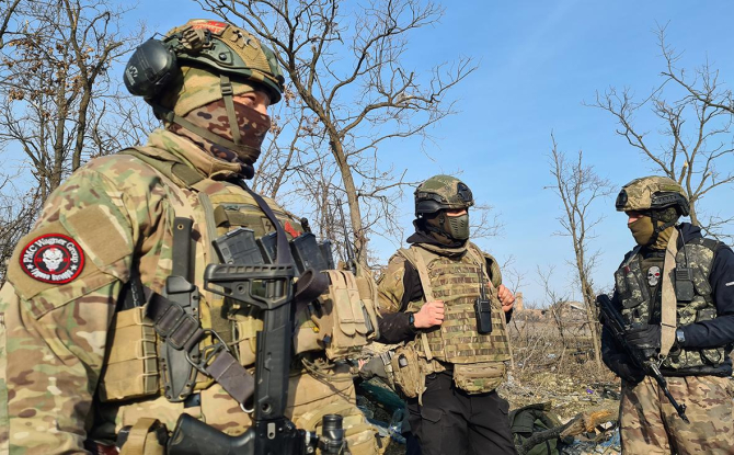 Mercenari ai PMC Wagner Group în Bakhmut. Sursa Foto: RIA Novosti
Mercenarii ruși din cadrul PMC Wagner au redus numărul de atacuri asupra Bakhmut. Acest lucru înseamnă că atacul asupra orașului se apropie de punctul culminant.