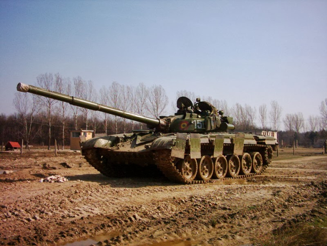 Tanc T-72 pe care Armata României l-a avut în dotare. Sursa foto: trofi53.blogspot.com.