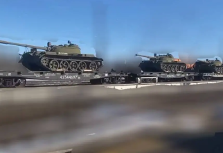 Transport de tancuri rusești T-55 către frontul din Ucraina. Foto: Screenshot Telegram via Army Recognition