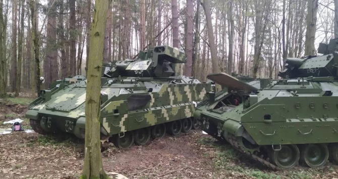 M2 Bradley, cu un camuflaj special pentru Ucraina / 