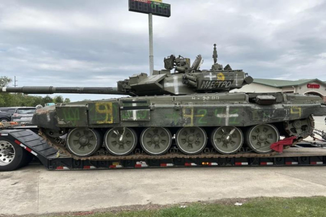 Tanc rusesc T-90A, capturat de ucraineni și ajuns ulterior în SUA. Photo credit: Reddit.