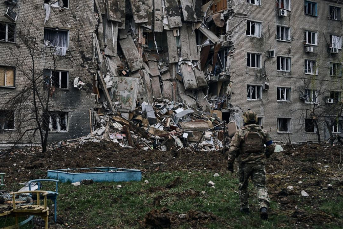 5. Distrugeri... (ucraina-razboi-soldat_19991100.jpg)