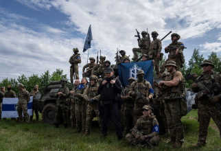 Militari rușii care au efectuat incursiunea de la Belgorod se află deja în Ucraina. În aceste fotografii, realizate în regiunea Sumy, apar luptători ai ''Corpului Voluntarilor Ruși'' și ai Legiunii "Libertatea Rusiei". Sura Foto: Twitter Nexta.
