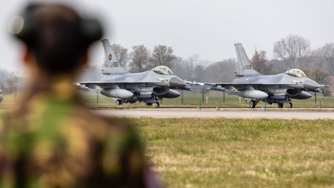 Avioane de vânătoare F-16 în timpul exercițiului internațional al forțelor aeriene NATO Frisian Flag, la baza aeriană Leeuwarden, Olanda, la 28 martie 2022.