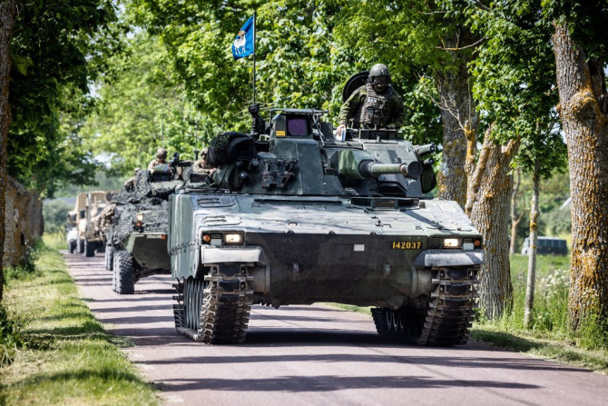 Mașini de luptă ale infanteriei CV90 din dotarea Suediei. Foto: EDR Magazine