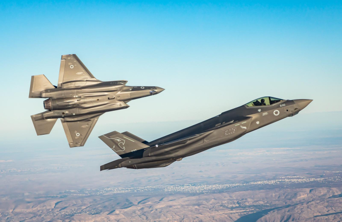 Avioane de vânătoare F-35 ale Forţelor Aeriene Israeliene, escadrila ''Lions of the South'', zboară deasupra sudului Israelului, în ianuarie 2020. Sursa Foto: IDF.