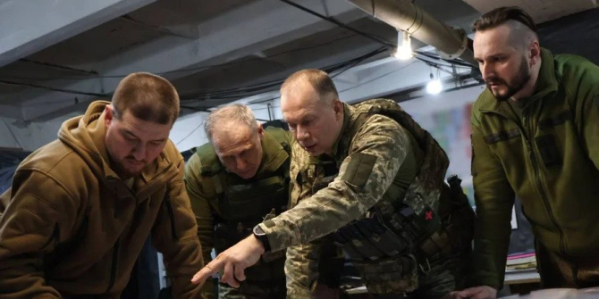 Comandantul Forțelor Terestre ucrainene, general-colonelul Oleksandr Sîrskîi, a vizitat din nou militarii care acționează pe direcția Bakhmut.