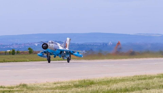 2. MiG-21 Lan... (mig-21-lancer-rom1_41910400.jpg)
