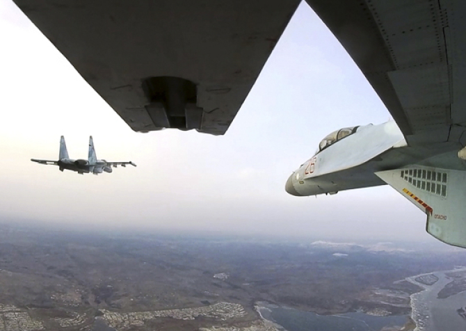 Imagini din timpul manevrelor de antrenament a avioanelor ruse Su-35. Foto: Ministerul Apărării din Rusia