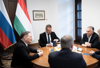 Premierul ungar Viktor Orban, șeful diplomației ungare, Péter Szijjártó, împreună cu directorul executiv al Rosatom, Alexei Likhacev