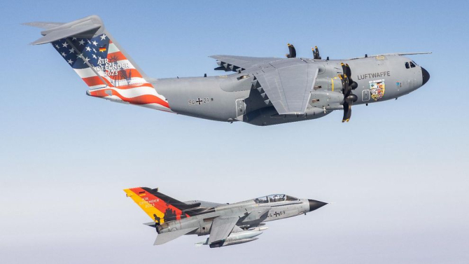 Un A400M american și un Tornado german în cadrul manevrelor Air Defender 23. Foto: Guvernul federal din Germania