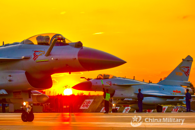 Avioane de luptă chineze de tip J-10. Foto: Ministerul Apărării de la Beijing